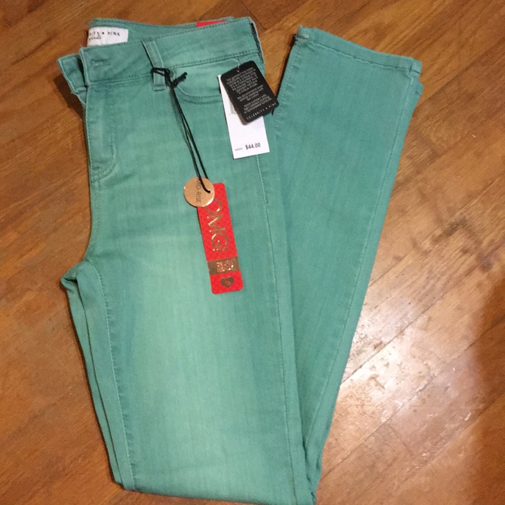🏝OFFERS NWT🏝 celebrity pink girls jeans!